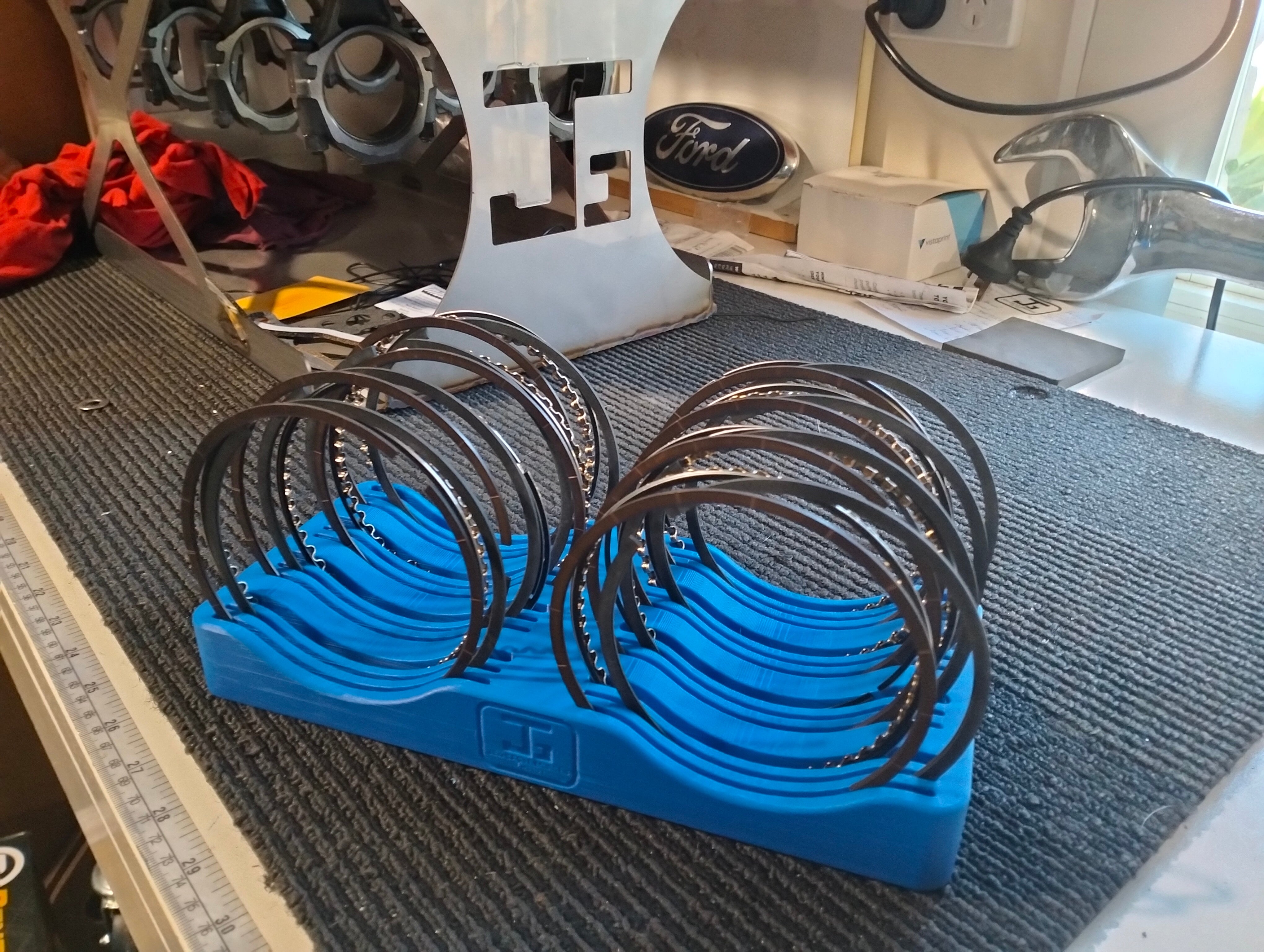 V8 Piston ring organiser