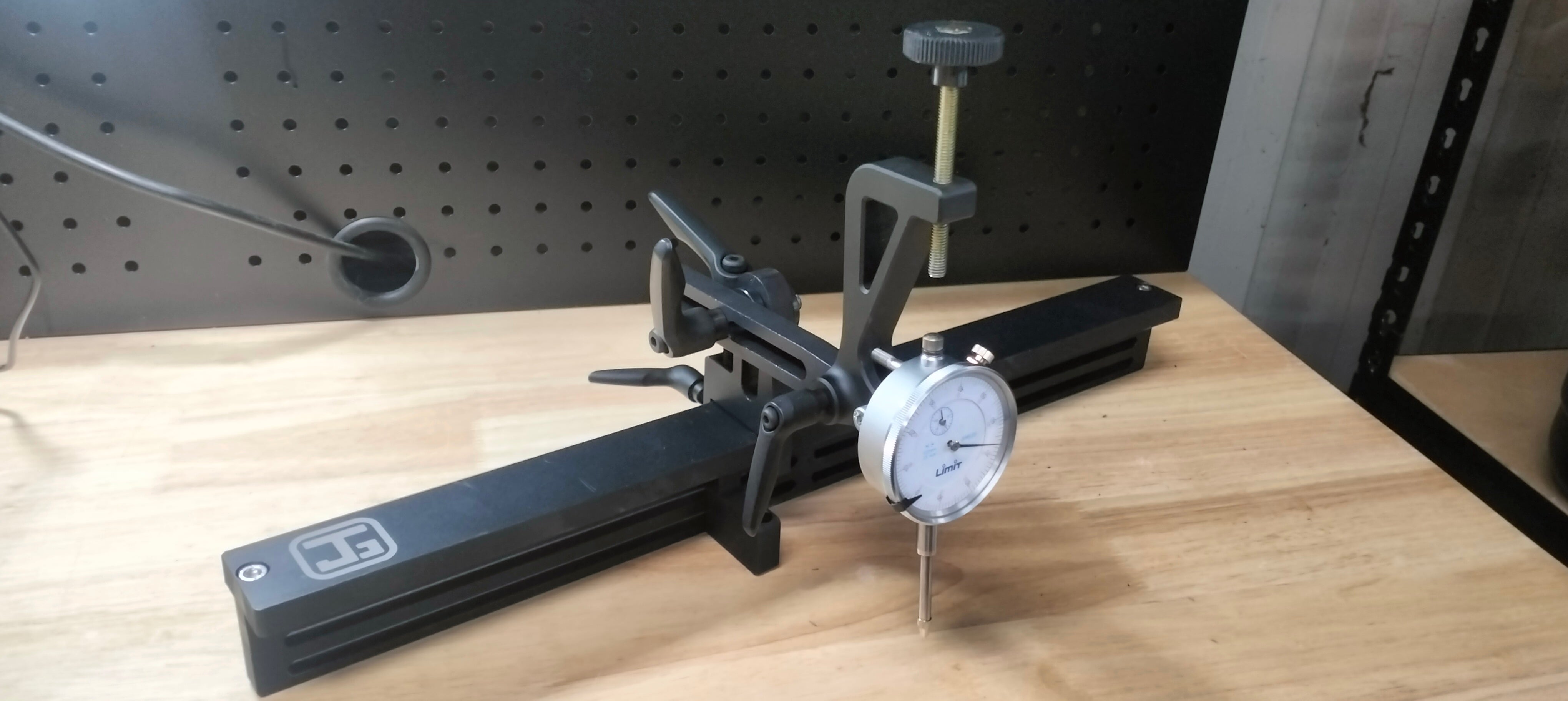 Flow bench valve actuator stand