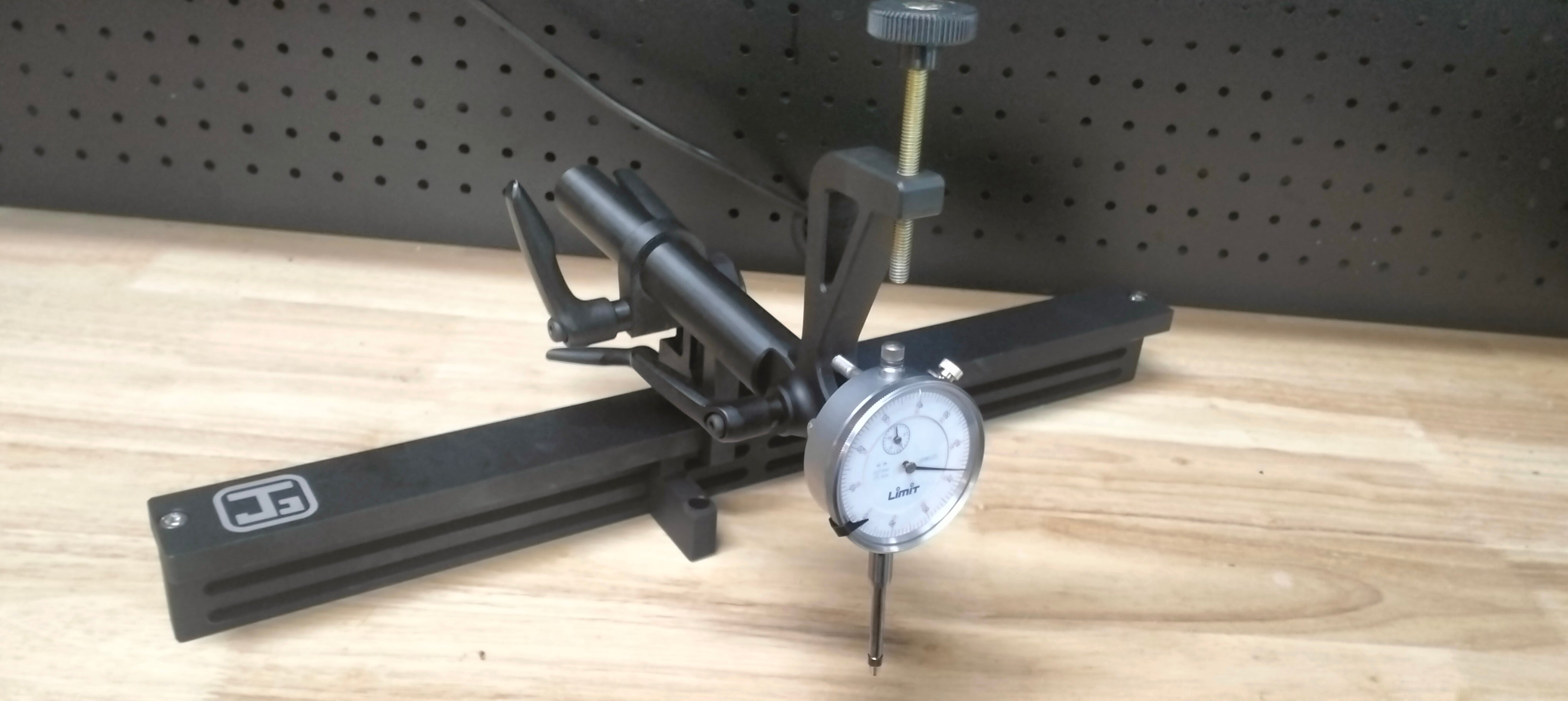 Flow bench valve actuator stand